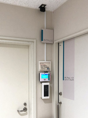 PDC-310を主だった通路に設置することで正確な打刻時間を記録する例4:富山県立中央病院様